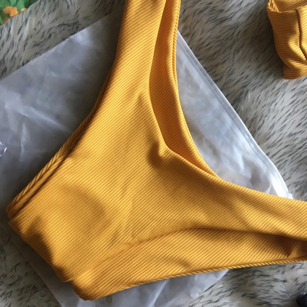 Swim suits - Picture 4 of 11